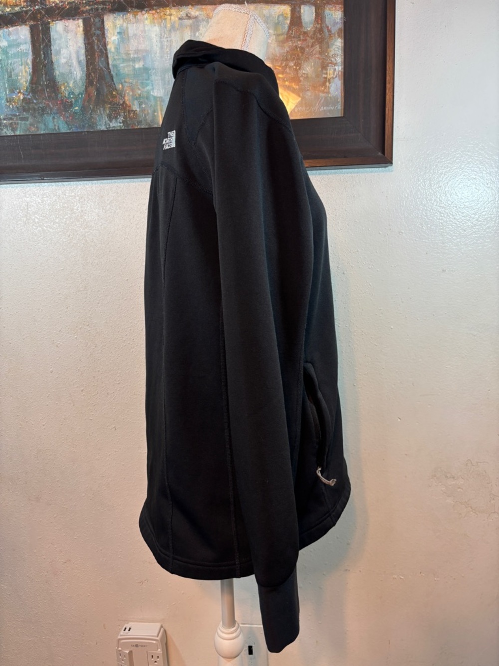 The North Face Black Full-Zip Softshell Jacket - Picture 4 of 6